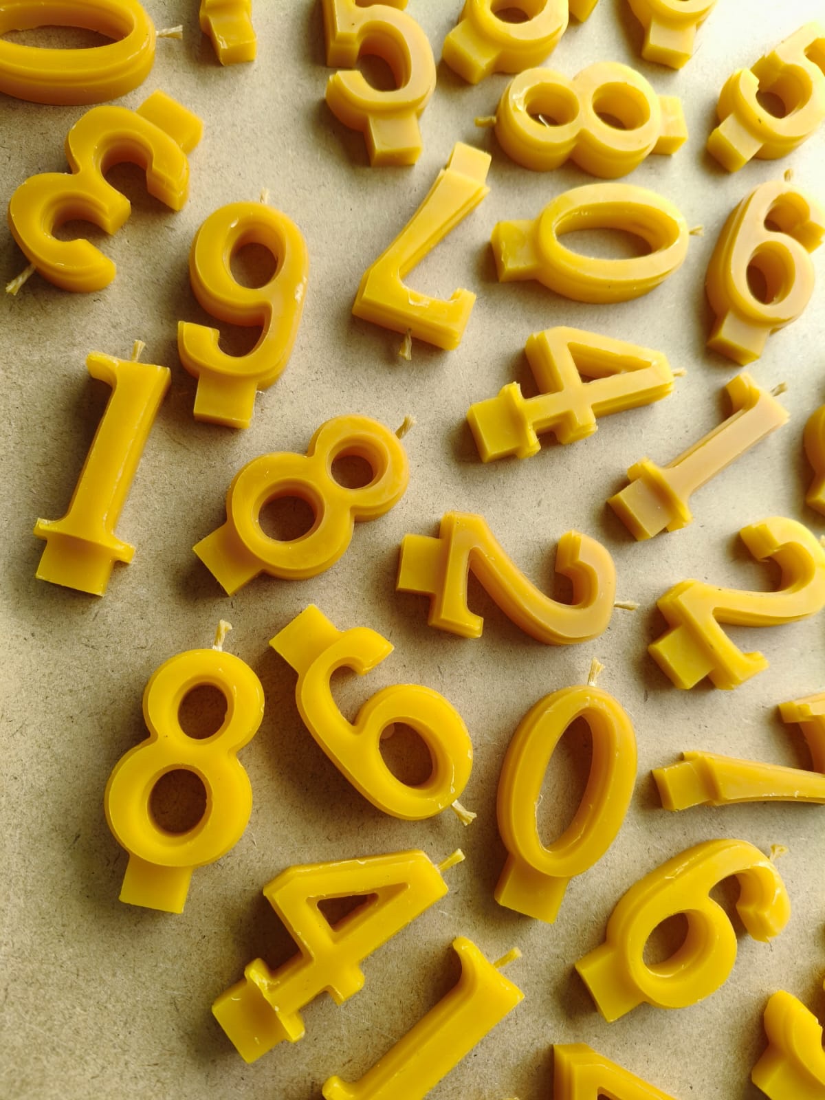 Świeczki Cyferki miodowe